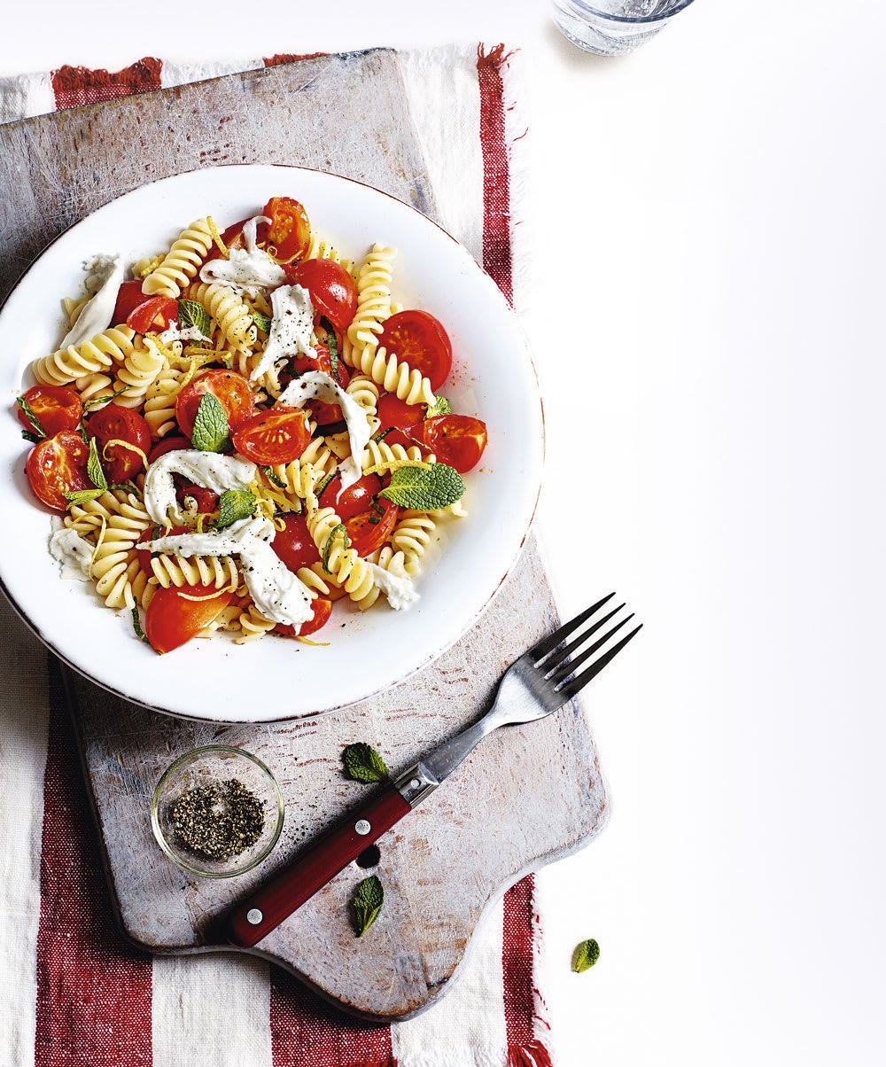 Photo de/du Fusilli avec tomates, menthe et mozzarella par WW