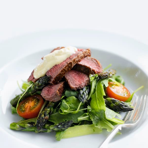 Photo de/du Salade  au steak et aux asperges grillées, sauce au raifort par WW